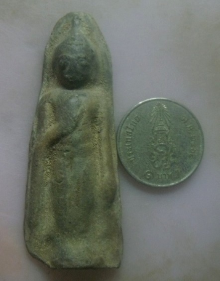 **​เบา​ๆ​**พระร่วงยืนประทานพร เนื้อดิน เก่าๆ สวยๆ ไม่ทราบที่**เนื้อจัด เชิญชมครับ