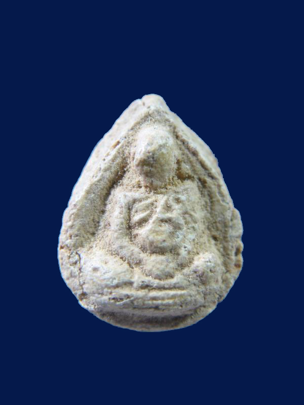 $ พระกลีบบัวหลังจีวร หลวงพ่อฤาษีลิงดำ วัดท่าซุง จ.อุทัยธานี เคาะเดียว ๒ องค์ครับ 