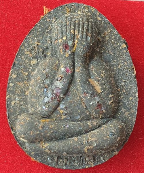 ปิดตาจัมโบ้ปลดหนี้ คูณทองเงินล้าน หลวงพ่อทอง สุทธสีโล เนื้อผงใบลานฝังพลอยเสก หมายเลข ๑๐๖ พร้อมกล่อง