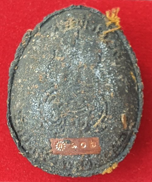 ปิดตาจัมโบ้ปลดหนี้ คูณทองเงินล้าน หลวงพ่อทอง สุทธสีโล เนื้อผงใบลานฝังพลอยเสก หมายเลข ๑๐๖ พร้อมกล่อง