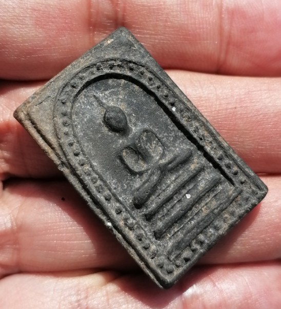 พระสมเด็จไข่ปลาข้างเม็ด หลังปลาดุก​ ​หลวงพ่อกวย วัดโฆสิตาราม ออกวัดหนองอีดุก เคาะเดียว     