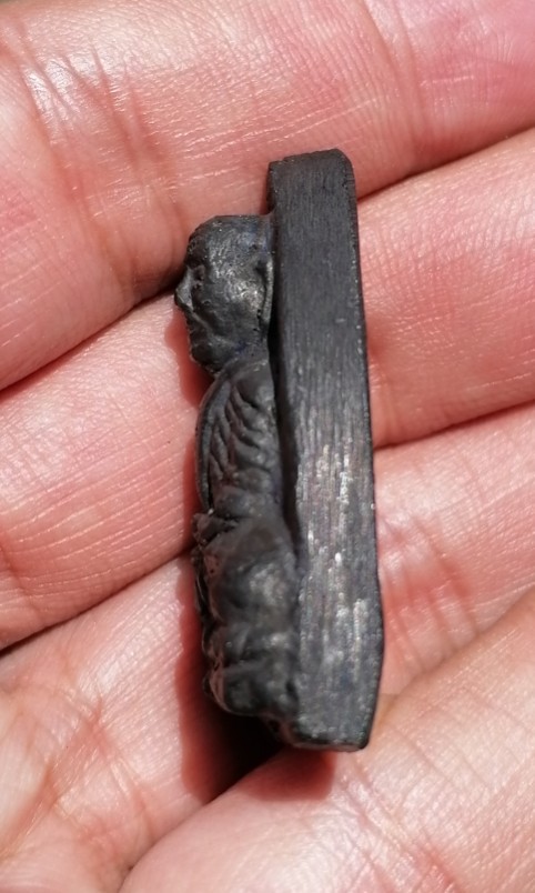 หลวงปู่ทวดพิมพ์หลังเตารีด ปี 05 วัดคอกหมู โค๊ดหมู 1 ตัว พิธีเดียวกับวัดช้างให้ ปี 05 เคาะเดียว  