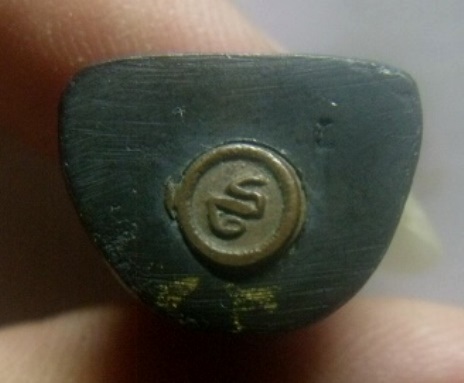 **เบา​ๆ​**รูปหล่ออุดกริ่งบัวรอบ หลวงปู่ทวด เนื้อทองผสม เก่าๆ**สวยๆ เชิญชมครับ