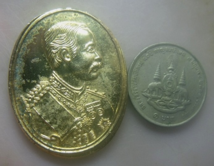 **เบาๆ**เหรียญรัชกาลที่ ๕ ครบรอบ ๓๕๐ ปี วัดพระพุทธบาท จ.สระบุรี ปี ๒๕๑๗**กะไหล่ทอง สวยๆ