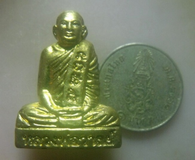 **เบา​ๆ​**รูปเหมือนปั๊ม หลวงพ่อวาลย์ วัดวังไร่ จ.พิจิตร**หลังยันต์ะอะอุ ตอกโค้ด สวยๆ