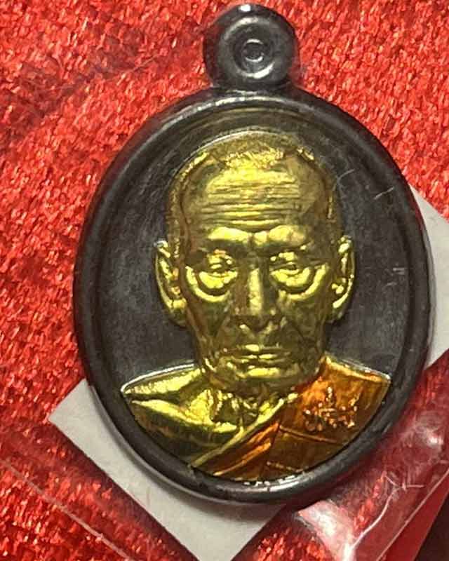 หลวงพ่อพัฒน์ ปุญฺญกาโม วัดห้วยด้วน จ.นครสวรรค์ รุ่น เม็ดแตง เลื่อนสมณศักดิ์  มีกล่อง