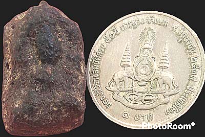 *พิมพ์ซุ้มไข่ปลา เนื้อว่าน กรุวัดป่าแตง พระนครศรีอยุธยา*