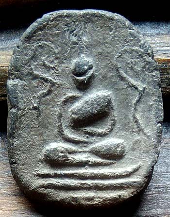 *พิมพ์เล็บมือสมาธิ ข้างยันต์อุ หลวงปู่บุญ(เป๋) วัดหอมศิลใต้ ฉะเชิงเทรา เนื้อดิน*