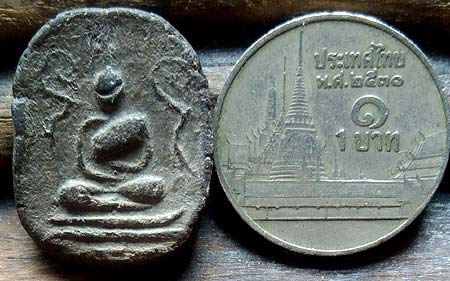 *พิมพ์เล็บมือสมาธิ ข้างยันต์อุ หลวงปู่บุญ(เป๋) วัดหอมศิลใต้ ฉะเชิงเทรา เนื้อดิน*