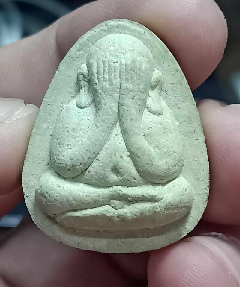 พระปิดตา หลังพระสังกัจจายน์ หลวงปู่พวง สุวีโร วัดป่าปูลู หนองหาน จ.อุดรธานี