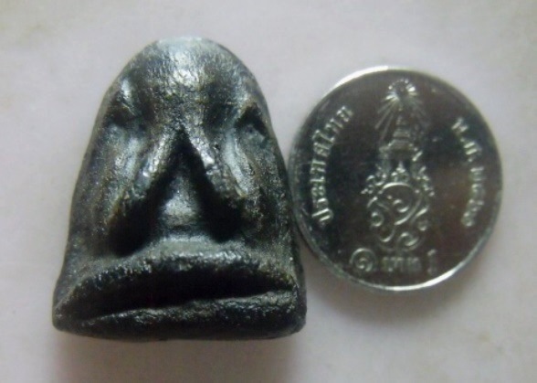 **เบา​ๆ​**พระปิดตาหลังแบบ เนื้อผงคลุกรัก เก่า สวยๆ ไม่ทราบที่**เนื้อจัด เชิญชมครับ