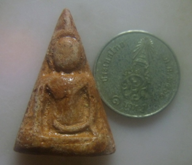 **เบา​ๆ​*พระพิมพ์นางพญา เนื้อดิน เก่า ไม่ทราบที่ เนื้อจัดๆ**สวยๆ เชิญชมครับ 