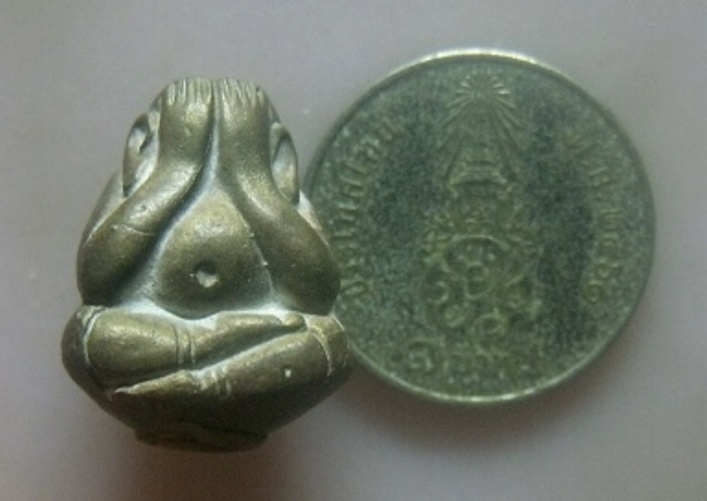 **เบา​ๆ​**พระปิดตามหาลาภ ก้นอุดผง เนื้อโลหะผสม ตอกโค้ด ไม่ทราบที่**เนื้อจัด สวยๆ เชิญชมครับ