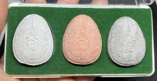 พระปิดตามหาลาภสารพัดดี หลวงพ่อคูณปริสุทโธ เนื้อกระเบื้องหลังคาโบสถ์+ผงธูป+ผงใบลาน ออกวัดบ้านคลอง ปี2