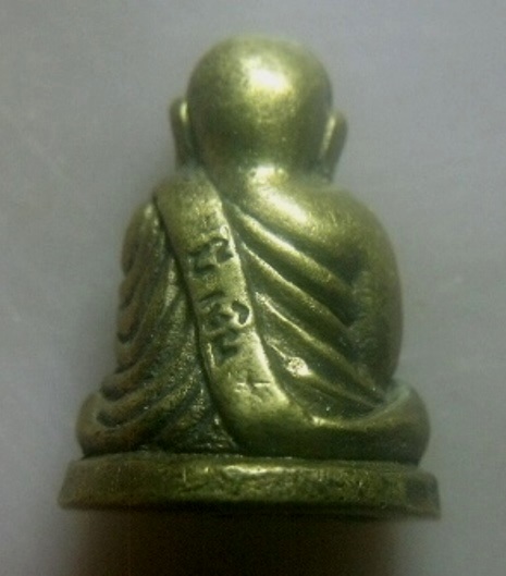 **เบา​ๆ​**รูปหล่อหลวงพ่อเงิน รุ่นมีเงิน วัดบางคลาน จ.พิจิตร**สวยๆ เชิญชมครับ 