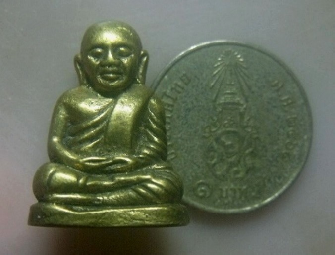 **เบา​ๆ​**รูปหล่อหลวงพ่อเงิน รุ่นมีเงิน วัดบางคลาน จ.พิจิตร**สวยๆ เชิญชมครับ 