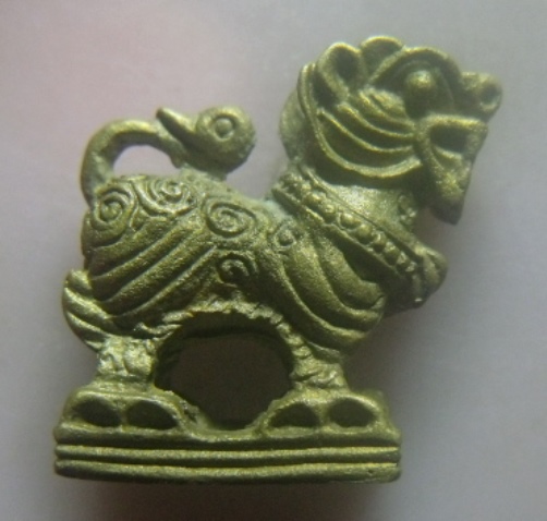 **เบาๆ**สิงห์เนื้อโลหะผสม หล่อเก่า สวยๆ ไม่ทราบที่**สวยๆ เชิญชมครับ