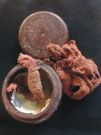 ผ้าแดงขอด ไปได้กลับได้ หลวงพ่อกวย วัดโฆษิตตาราม ชัยนาท แคล้วคลาด ป้องกัน หายากๆ ครับผม