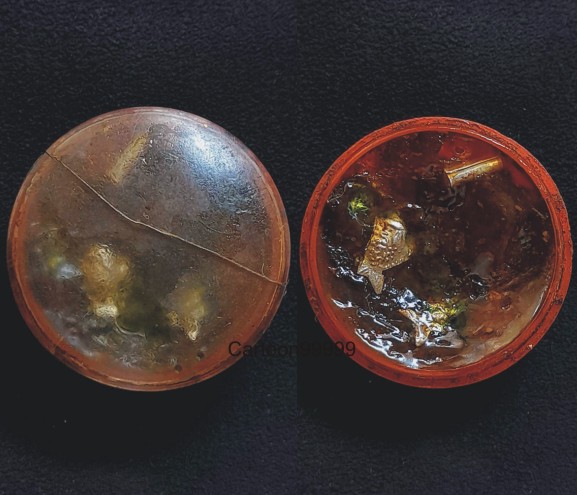 สีผึ้งตลับ พรพรหม สีผึ้งมหาเสน่ห์ หลวงพ่อกวย วัดโฆสิตาราม จ.ชัยนาทครับ ตลับสีผึ้งยุคแรกๆ ครับ