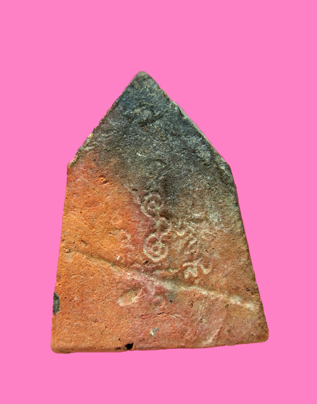 พระเนื้อดินรูปเหมือน หลังยันต์ หลวงปู่บุญ วัดวังมะนาว จ.ราชบุรี สร้างขึ้นในยุคแรก