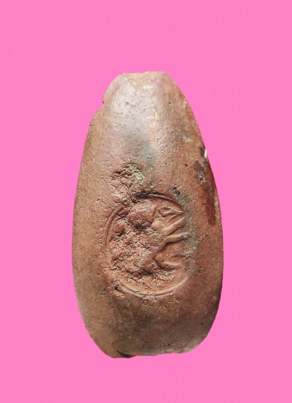 พระขุนแผน พรายกุมาร ไข่ผ่าซีก เนื้อดิน หลังตรานักษัตร์