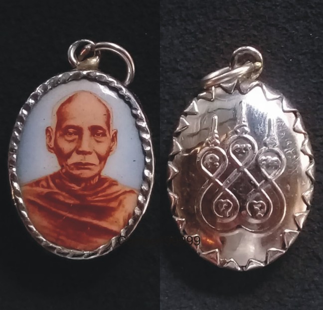 ล็อกเก็ตเกจิอาจารย์ยุคเก่า สวยมากๆ ครับผม 