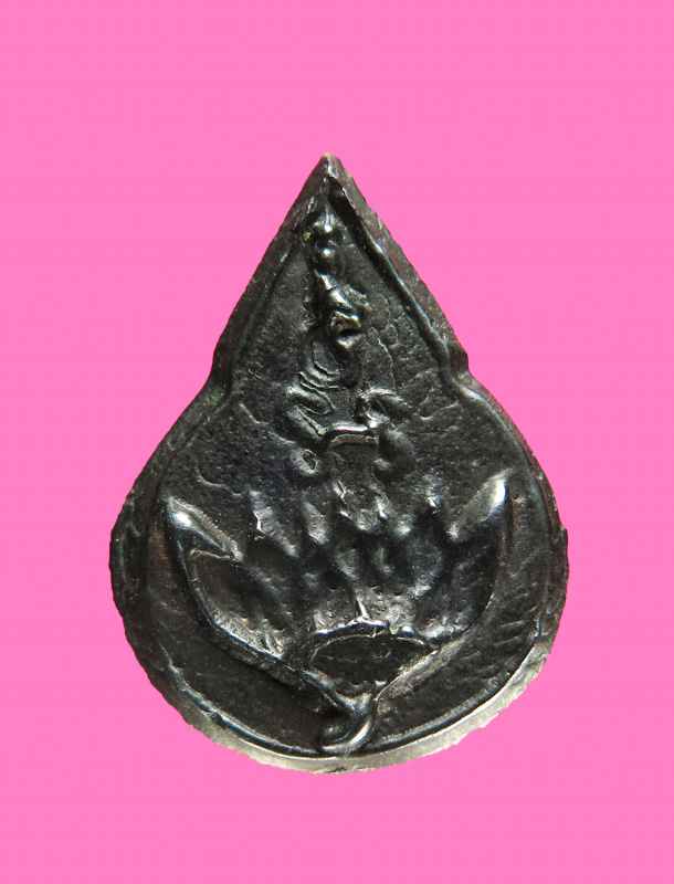 พระเนื้อเมฆพัตร พิมพ์พุ่มข้าวบิณฑ์ หลังยันต์ดอกบัว เก่าจัด