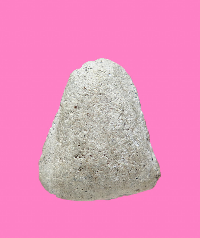 ปิดตามหาอุต เนื้อผงสีเทา มีอายุพอควร