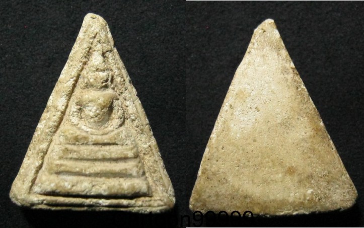 สมเด็จสามเหลี่ยม วัดเกศไชโย อ่างทองครับ พิมพ์เล็กหายาก เปิดเบาๆ ครับผม 