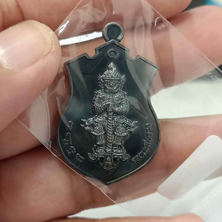 เหรียญท้าวเวสสุวรรณ รุ่นแรก รวยเหนือดวง หลวงพ่อรวย วัดมาบตาพุด จ.ระยอง ปี 2565 เนื้อทองแดงรมดำ