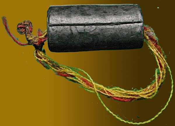 *ตะกรุดลูกอมม้วน ชินตะกั่ว ไหมเจ็ดสี*