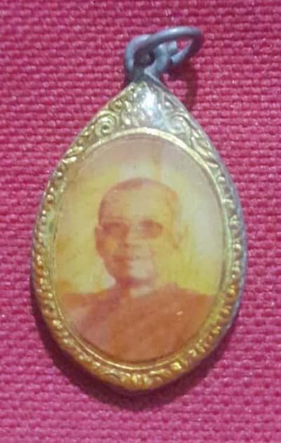 ล็อกเก็ต หลวงพ่อฤาษีลิงดำ วัดท่าซุง ปี28 หลังยันต์เกราะเพชร