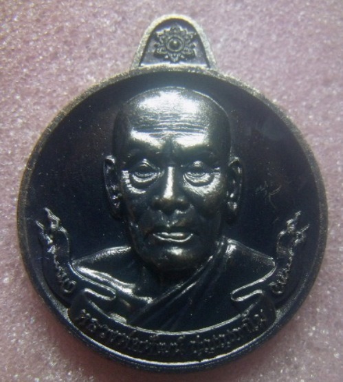 **เบาๆ**เหรียญพัฒน์เงิน พัฒน์ทอง หลวงพ่อพัฒน์ ปุญญกาโม วัดห้วยด้วน จ.นครสวรรค์ ปี ๒๕๖๓**กล่องเดิม