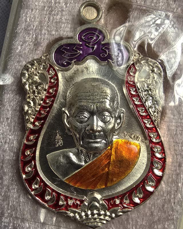 เหรียญเสมาครึ่งองค์ เจริญพร หลวงปู่พริ้ง วัดซับชมพู่ จ.เพชรบูรณ์ เนื้อทองแดงชุบเงิน ลงยากนก พร้อมกล่