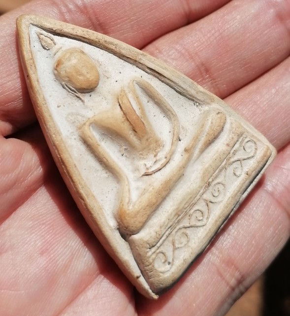 พระพุทธเจ้าในวิหาร เนื้อดิน​ องค์ใหญ่ หลวงพ่อกวย​ วัดโฆษิตาราม​ ยุคต้น เคาะเดียว     