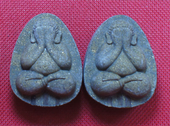 ปิดตานวะมหามงคล แซยิด 76ปี เนื้อผงใบลาน ตะกรุดเงิน 3 ดอก+โรยผงตะไบพระกริ่งทั้งด้านหน้าและหลัง ปี2542