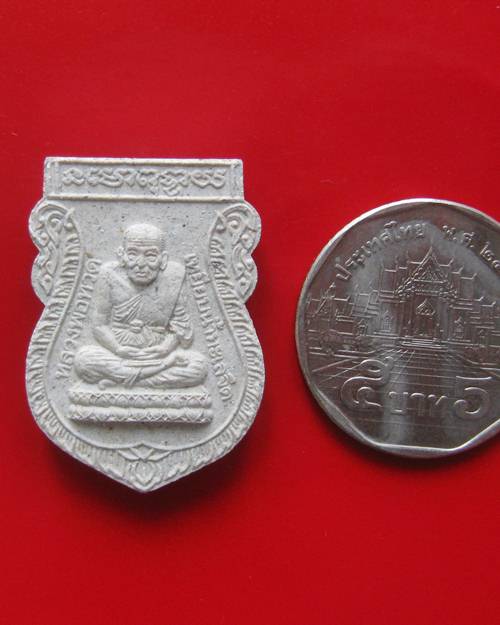 หลวงพ่อทวด พิมพ์เสมา อ.แดง วัดไร่ ปัตตานี ปี 52.