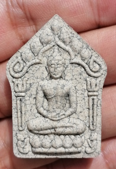 พระขุนแผนพรายกุมาร หลังตระกรุดเงิน(ผสมมวลสารปู่ทิม)หลวงพ่อคูณ วัดบ้านไร่ ปี 2557 เคาะเดียว (4)   