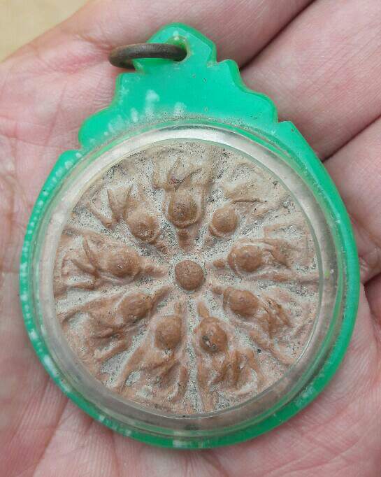 พระไม่ทราบที่ เนื้อดินเผา องค์ใหญ่ๆ เคาะเดียว