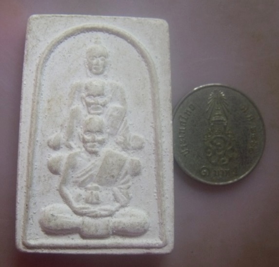 **เบาๆ**พระผงกรรมฐานกำลังมหาจักพรรดิ์ พิมพ์พุทธซ้อนหลวงปู่ทวด หลวงตาม้า วัดถ้ำเมืองนะ จ.เชียงใหม่**