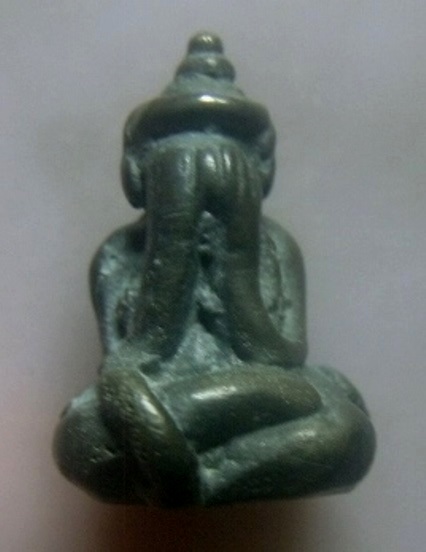 **เบาๆ**พระปิดตามหาอุตม์ พิมพ์เศียรแหลม หลังยันต์ เนื้อสำริด เก่าๆ ไม่ทราบที่**เนื้อจัด สวยๆ