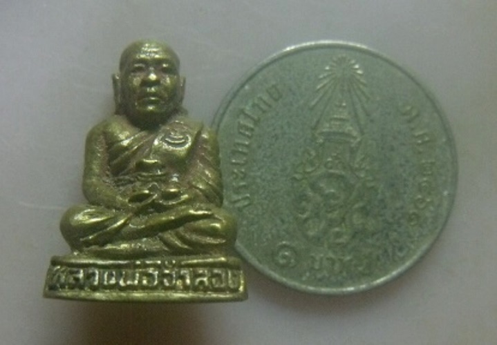 **เบา​ๆ​**รูปหล่อหลวงพ่อจำลอง เก่าๆ ไม่ทราบวัด**เนื้อจัด มีโค้ด สวยๆ