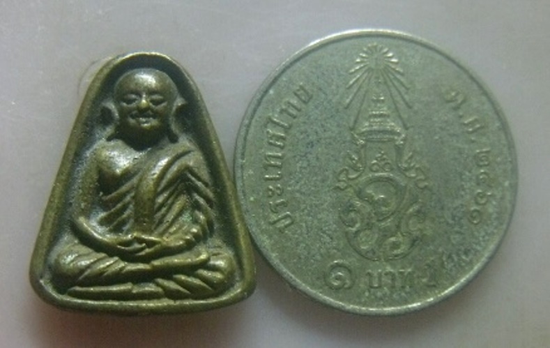 **เบา​ๆ​**เหรียญหล่อจอบ หลวงพ่อเงิน รุ่นเงินล้าน วัดบางคลาน จ.พิจิตร ปี ๒๕๓๕**สวยๆ