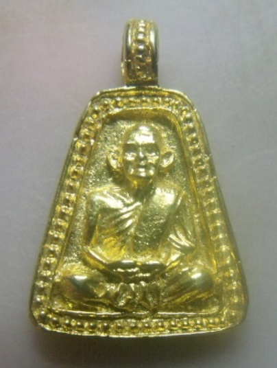 **เบา​ๆ​**เหรียญจอบหลวงพ่อเงิน วัดคงคาราม รุ่นสร้างกุฏิสงฆ์ ปี ๒๕๓๗**กะไหล่ทอง สวยๆ