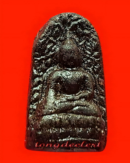 พระคงเนื้อผงใบลานลงรัก หลวงปู่ดี วัดเทวสังฆาราม(วัดเหนือ) จ.กาญจนบุรี ปี 2481 หายากค่ะ