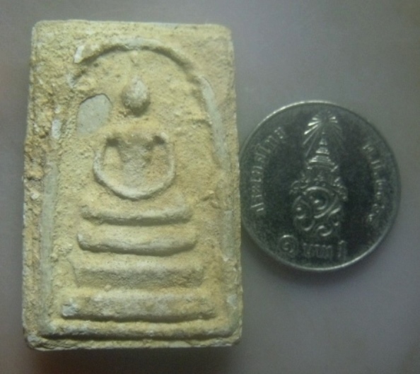 **เบาๆ**พระสมเด็จบางขุนพรหม พิมพ์เกศทะลุซุ้มแช่น้ำมนต์ รุ่นย้อนยุค วัดบางขุนพรหม ปี ๒๕๔๗**สวยๆ