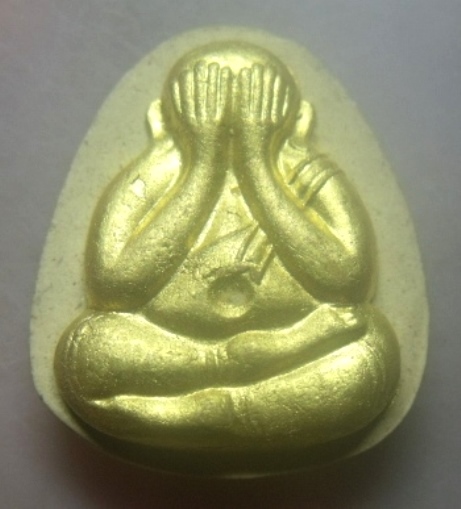 **เบาๆ**พระปิดตาเนื้อผงปิดทอง รุ่นบุญคูณรวยมา หลวงพ่อคูณ วัดบ้านไร่ จ.นครราชสีมา ปี ๒๕๓๗**สวยๆ