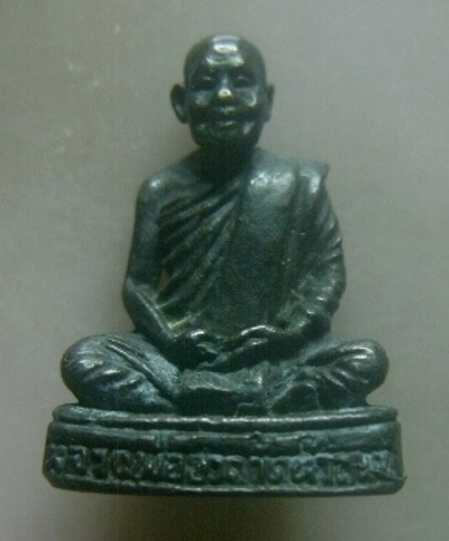 **เบาๆ**รูปหล่อหลวงพ่อฮวด วัดหัวถนนใต้ วัดเขาน้อยจัดสร้าง จ.นครสวรรค์**สวยๆ