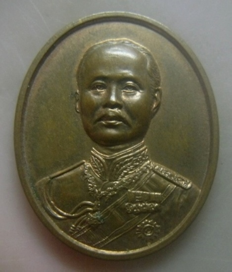 **เบาๆ**เหรียญพระบาทสมเด็จพระจุลจอมเกล้าเจ้าอยู่หัว (ร.๕) ทุนพระจุลจอมเกล้า ปี ๒๕๔๐**สวยๆ