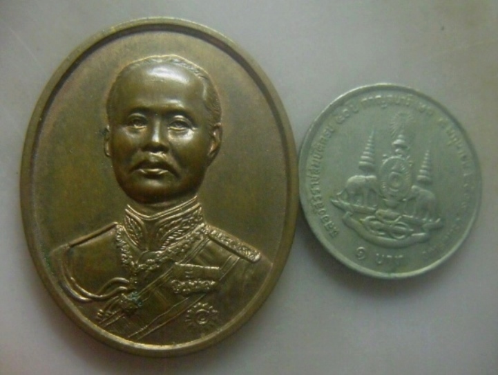 **เบาๆ**เหรียญพระบาทสมเด็จพระจุลจอมเกล้าเจ้าอยู่หัว (ร.๕) ทุนพระจุลจอมเกล้า ปี ๒๕๔๐**สวยๆ